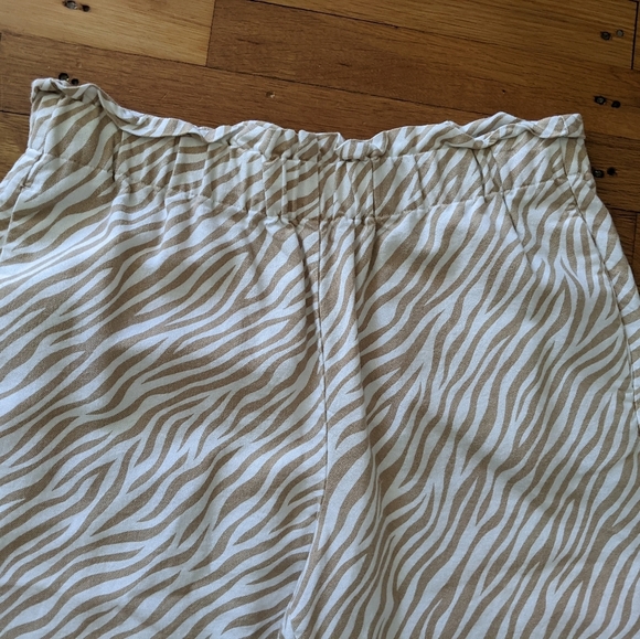 Ann Taylor Hi-Waist Zebra Pant w/Tapered Leg - Picture 5 of 8